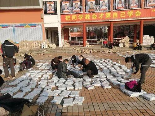 西峽一高免費為全校8745名學(xué)生郵寄新教材
