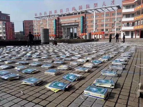 西峽一高免費為全校8745名學(xué)生郵寄新教材