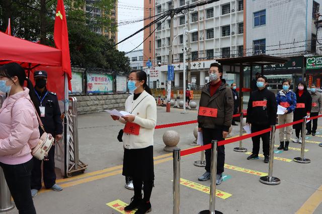 市教育局對南陽一中、南陽五中高三開學準備工作開展檢查驗收