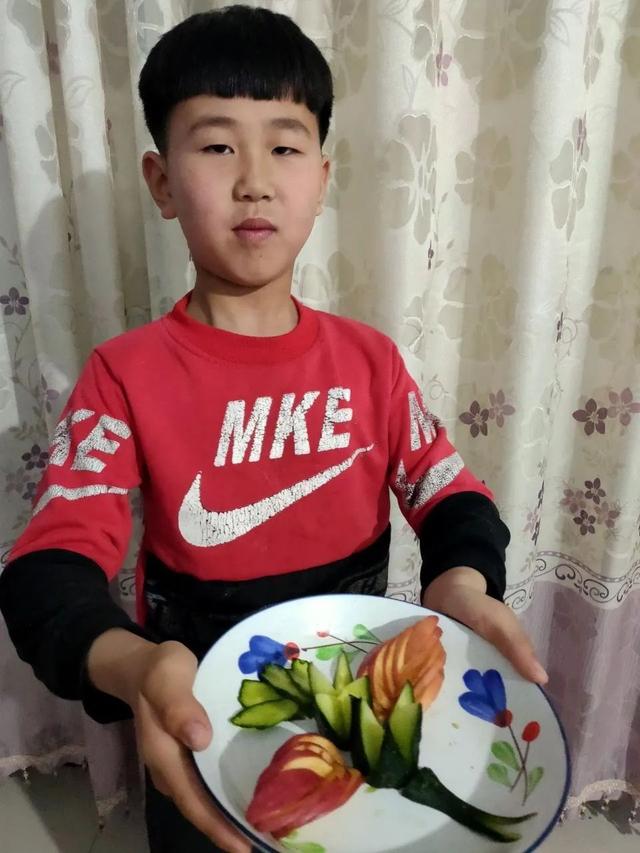 超可愛！“五一”節(jié)，一完的幼兒到高中生們各顯神通