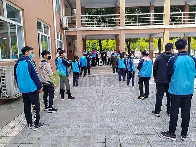 現(xiàn)場：南陽一中返校復(fù)學(xué)首日全流程：貼心、放心