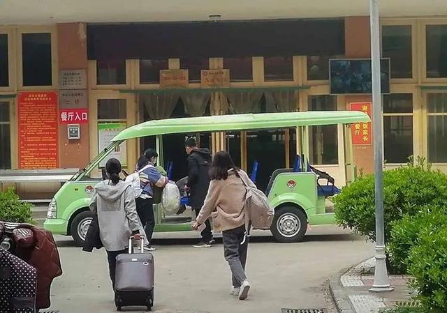 現(xiàn)場：南陽一中返校復(fù)學(xué)首日全流程：貼心、放心